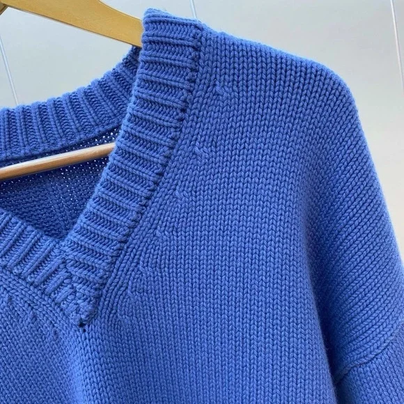 100% cashmere V-neck sweater